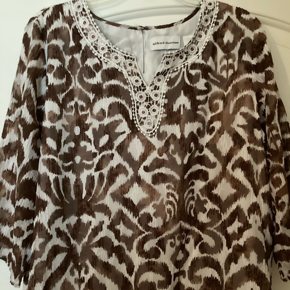 Alfred Dunner tunic top brown/white animal print with slits each side at bottom